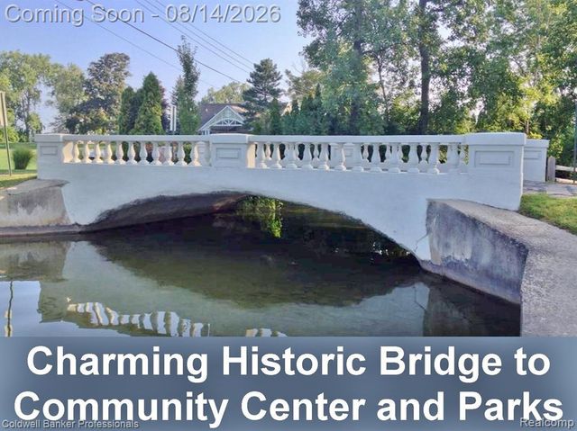 2385 Avondale Street, Sylvan Lake, MI 48320