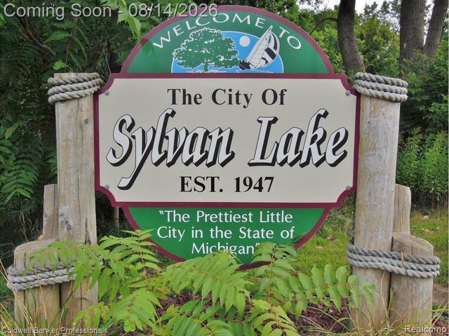 2385 Avondale Street, Sylvan Lake, MI 48320