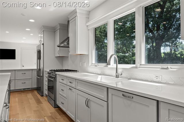 2385 Avondale Street, Sylvan Lake, MI 48320