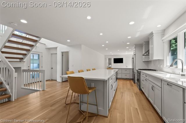 2385 Avondale Street, Sylvan Lake, MI 48320