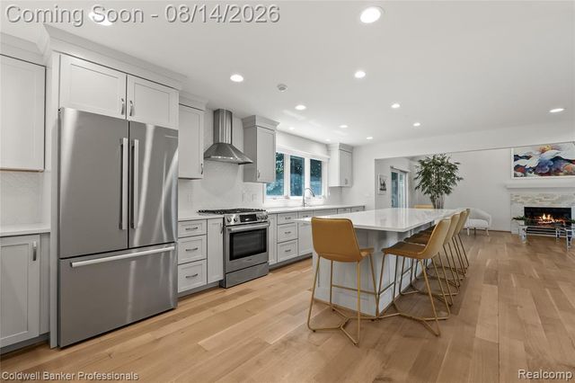 2385 Avondale Street, Sylvan Lake, MI 48320
