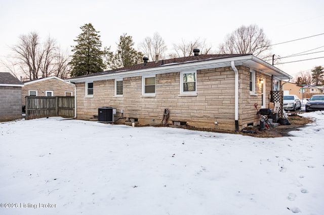 6510 Huff Ln, Louisville, KY 40216