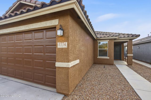 7774 S New Strike Way, Tucson, AZ 85747