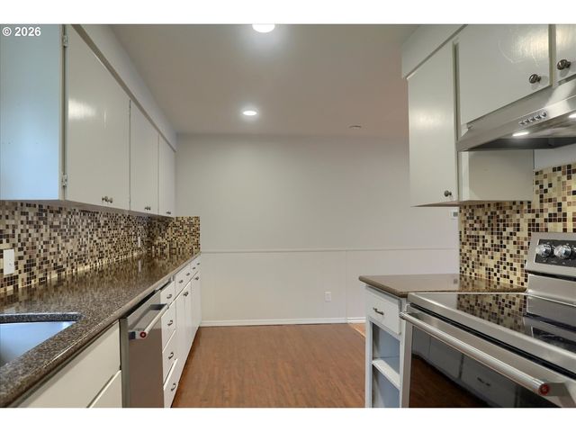 9010 Sw MEADOW Ln, Portland, OR 97225