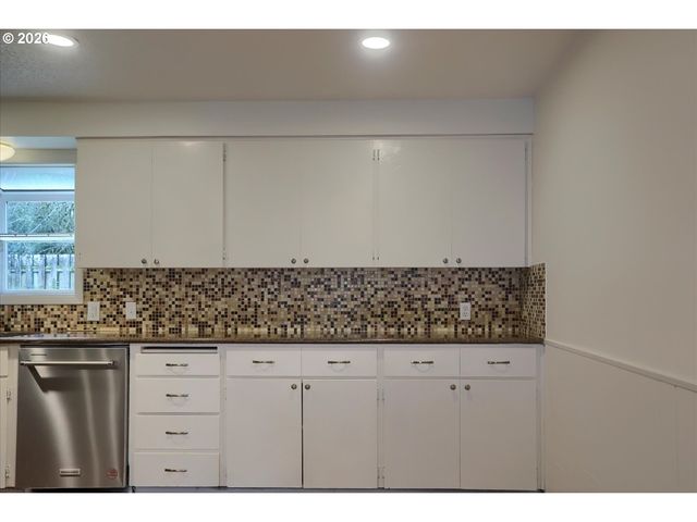 9010 Sw MEADOW Ln, Portland, OR 97225