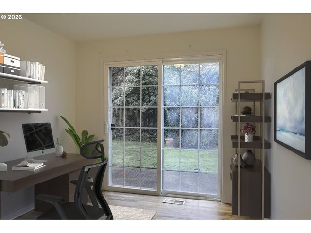 9010 Sw MEADOW Ln, Portland, OR 97225