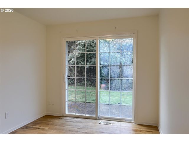 9010 Sw MEADOW Ln, Portland, OR 97225