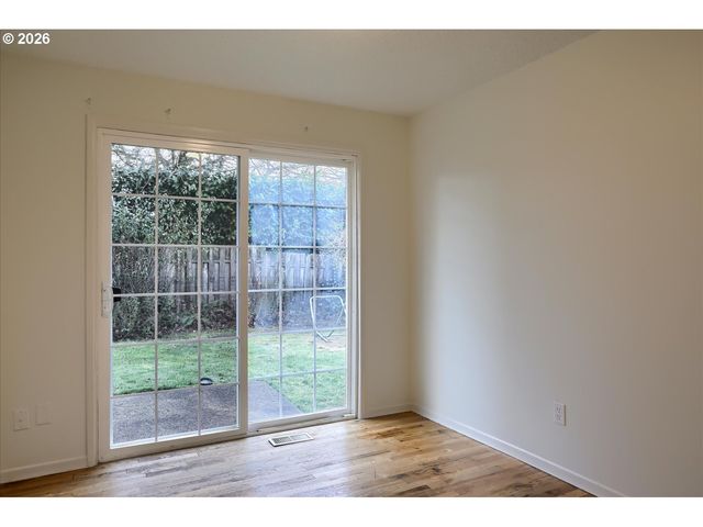 9010 Sw MEADOW Ln, Portland, OR 97225