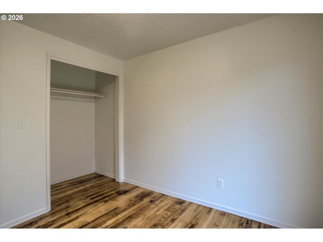 9010 Sw MEADOW Ln, Portland, OR 97225