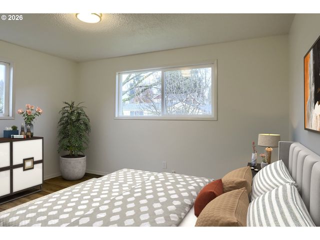 9010 Sw MEADOW Ln, Portland, OR 97225