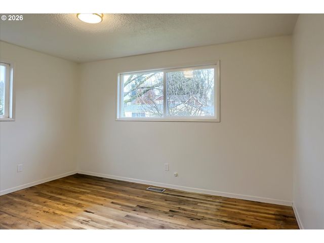 9010 Sw MEADOW Ln, Portland, OR 97225