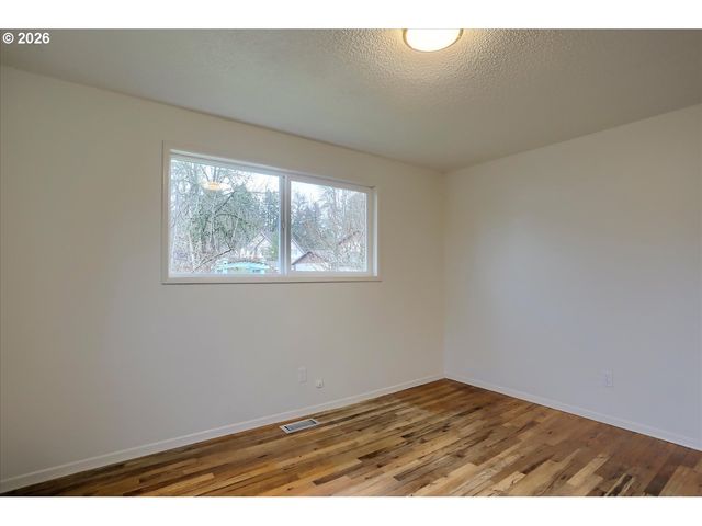 9010 Sw MEADOW Ln, Portland, OR 97225