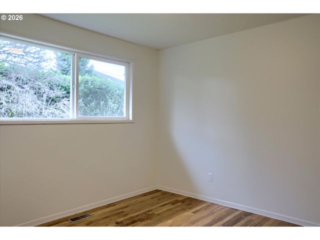 9010 Sw MEADOW Ln, Portland, OR 97225