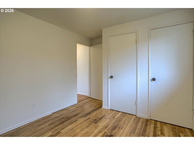 9010 Sw MEADOW Ln, Portland, OR 97225