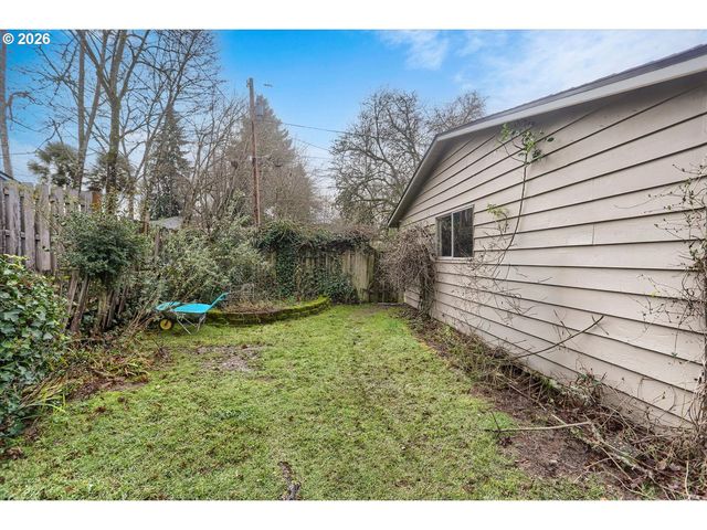 9010 Sw MEADOW Ln, Portland, OR 97225