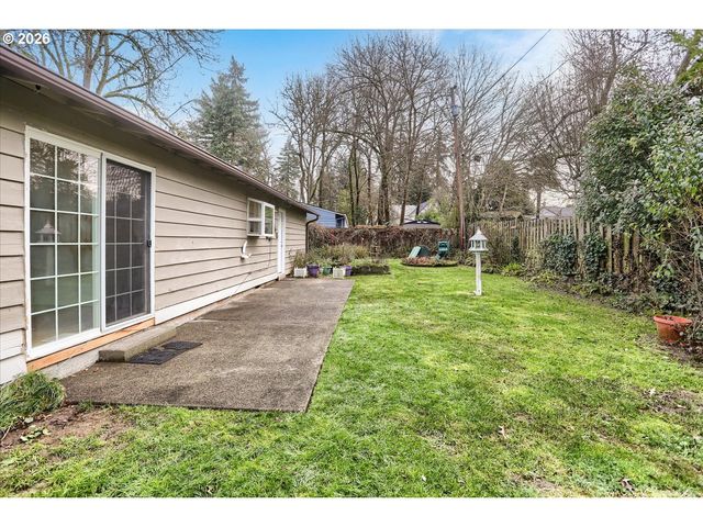 9010 Sw MEADOW Ln, Portland, OR 97225