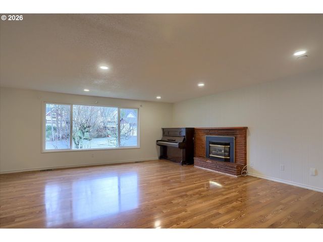 9010 Sw MEADOW Ln, Portland, OR 97225