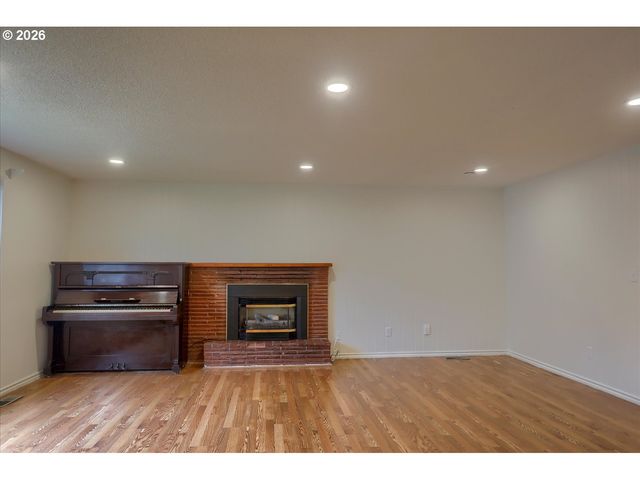 9010 Sw MEADOW Ln, Portland, OR 97225