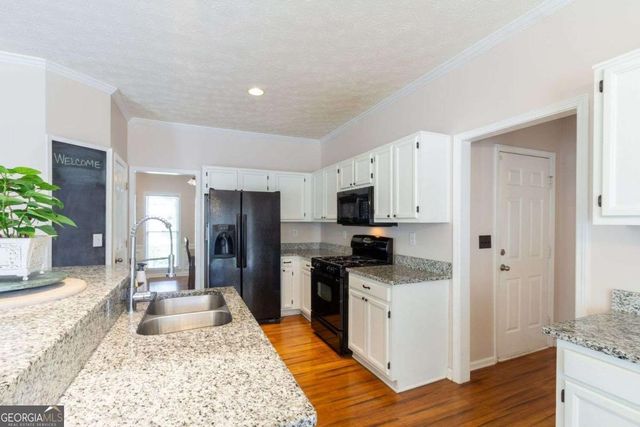 922 Heartwood Circle, Lawrenceville, GA 30043
