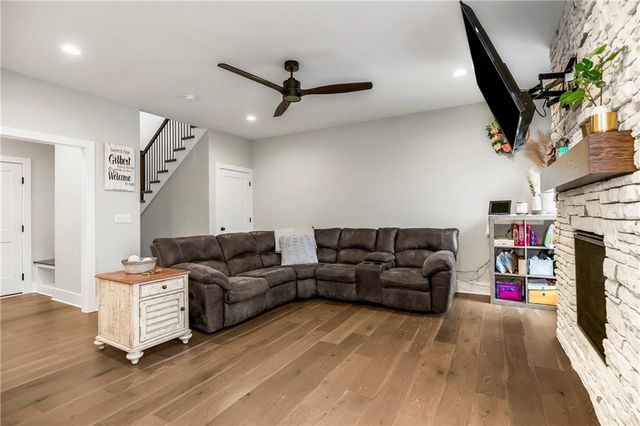 4015 NE Sagamore Drive, Lee's Summit, MO 64064