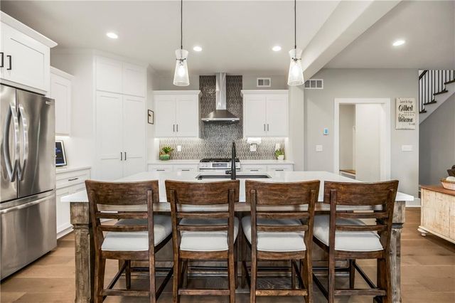 4015 NE Sagamore Drive, Lee's Summit, MO 64064