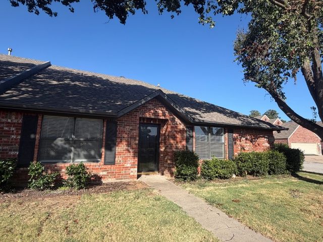 910 Austin, Weatherford, TX 76086