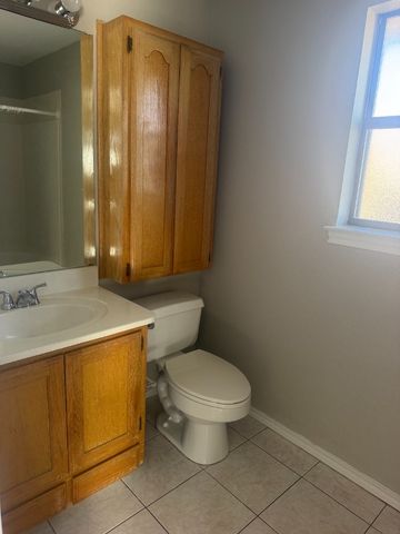 910 Austin, Weatherford, TX 76086