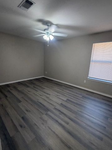 910 Austin, Weatherford, TX 76086