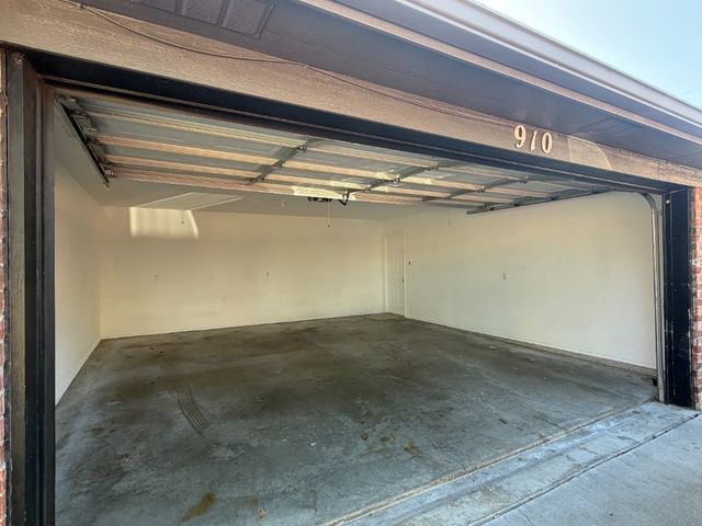910 Austin, Weatherford, TX 76086