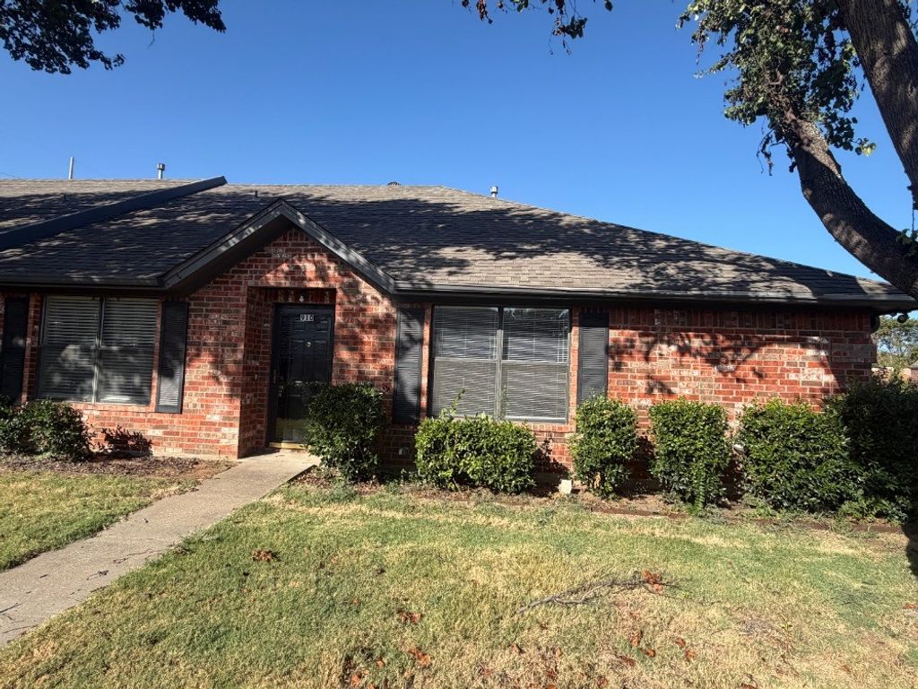 910 Austin, Weatherford, TX 76086