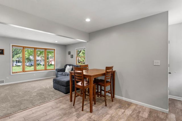 784 Mary Street N, Maplewood, MN 55119