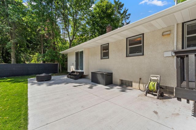 784 Mary Street N, Maplewood, MN 55119