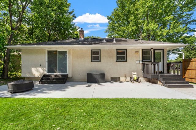 784 Mary Street N, Maplewood, MN 55119