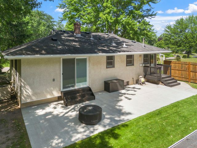 784 Mary Street N, Maplewood, MN 55119