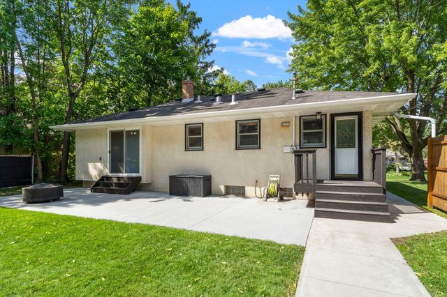 784 Mary Street N, Maplewood, MN 55119