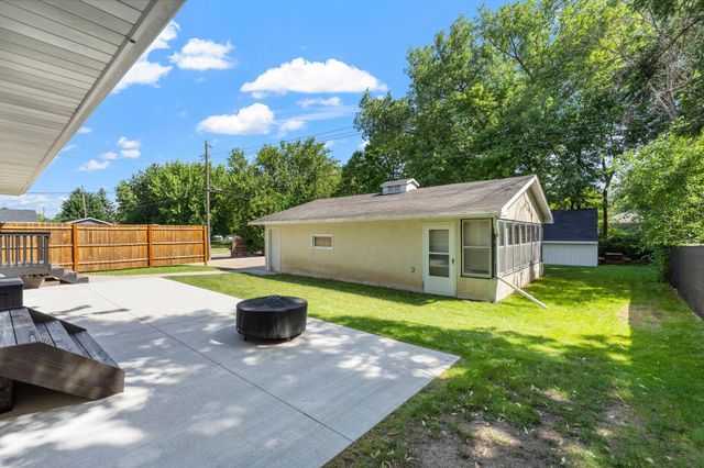 784 Mary Street N, Maplewood, MN 55119