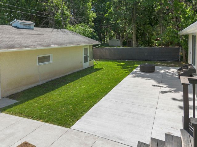 784 Mary Street N, Maplewood, MN 55119