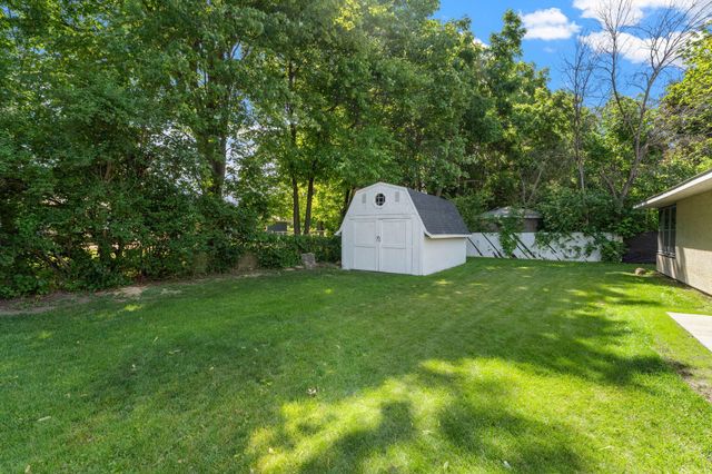 784 Mary Street N, Maplewood, MN 55119