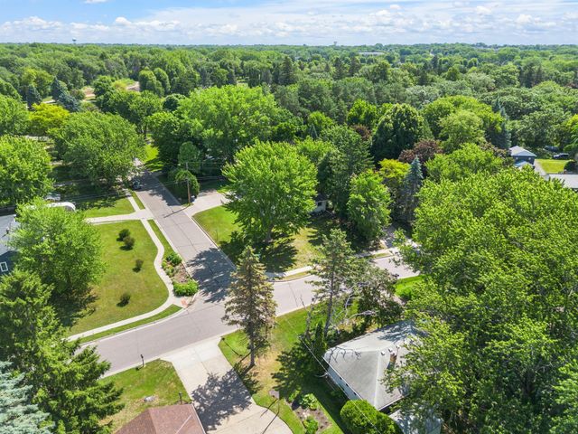 784 Mary Street N, Maplewood, MN 55119