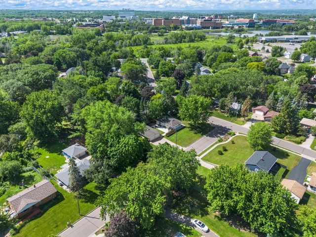 784 Mary Street N, Maplewood, MN 55119