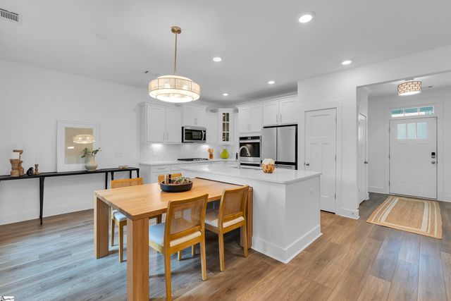 48 Elmsley Road, Greenville, SC 29607