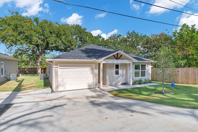 811 Branding Iron Trail, Granbury, TX 76049