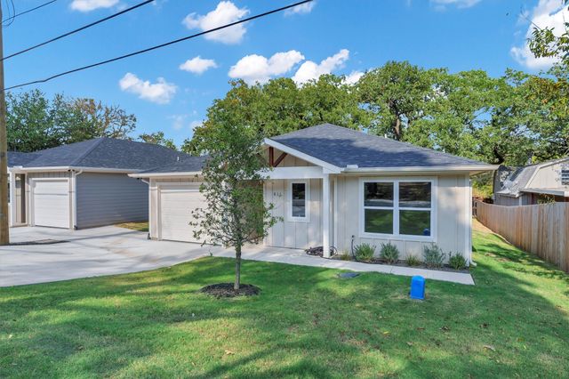 811 Branding Iron Trail, Granbury, TX 76049