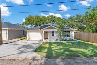 811 Branding Iron Trail, Granbury, TX 76049