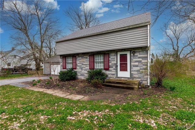 8525 Sunset Drive, Clarence, NY 14221