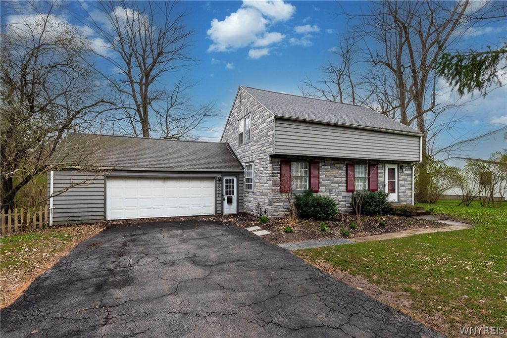 8525 Sunset Drive, Clarence, NY 14221