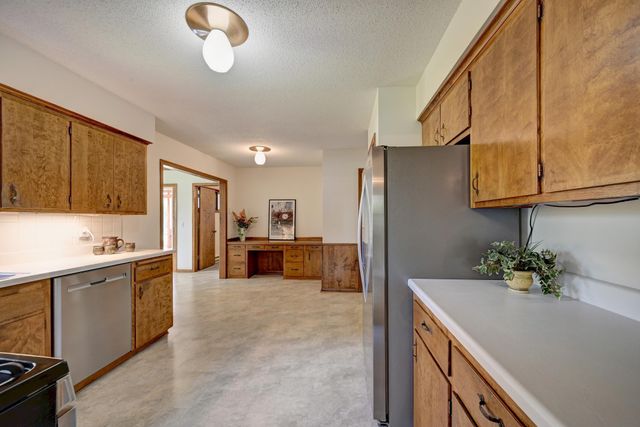 8930 23rd Avenue N, Golden Valley, MN 55427