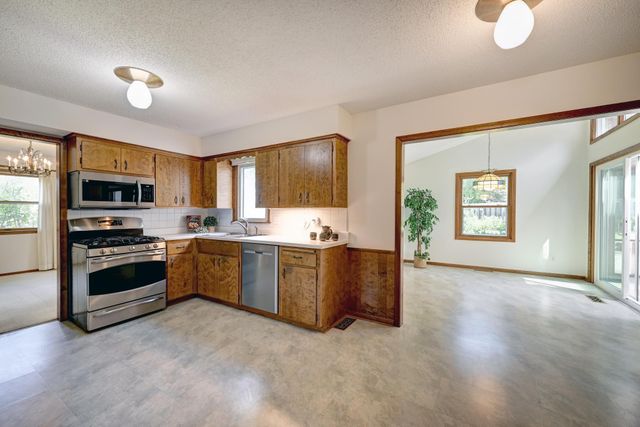 8930 23rd Avenue N, Golden Valley, MN 55427