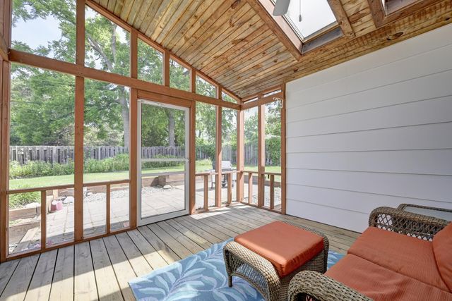 8930 23rd Avenue N, Golden Valley, MN 55427