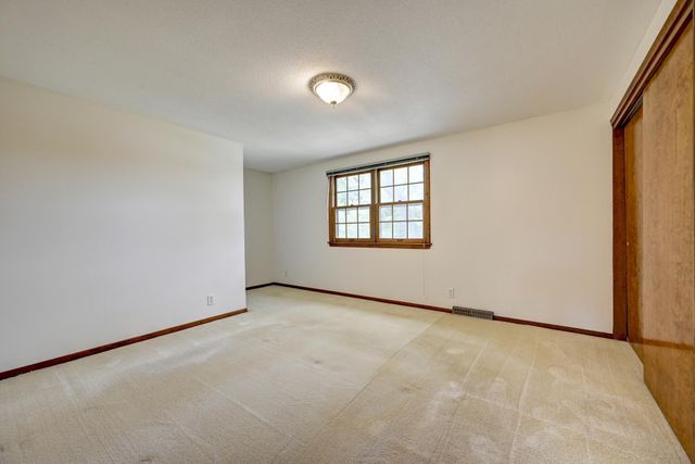 8930 23rd Avenue N, Golden Valley, MN 55427